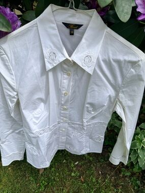 Faust made in France Embroidered White Button-Up Blouse Sz. 38 Vintage